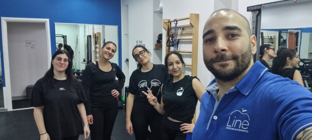 Sessione di allenamento in mini-gruppo negli spazi di LINE Direzione Nutrimento